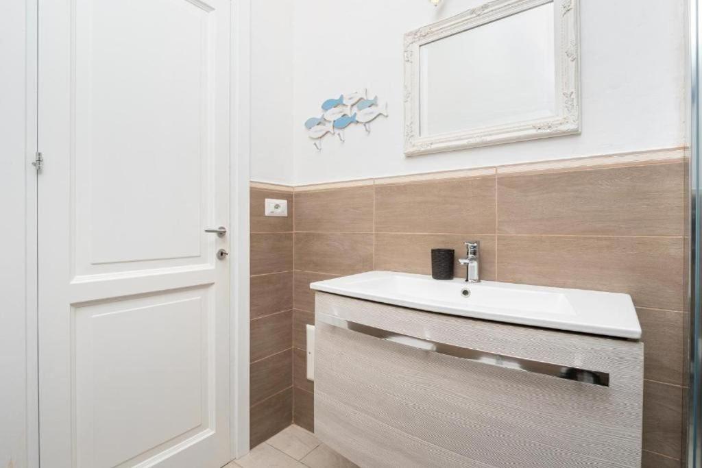 Bellissimo Appartamento Con Veranda Privata Al Centro Di פורטו רוטונדו מראה חיצוני תמונה